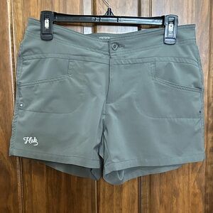 Huk Women’s Performance Shorts Small 4” inseam Gray (E-8)